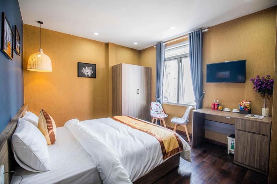 Khach San Hoa Sen Отель 2*